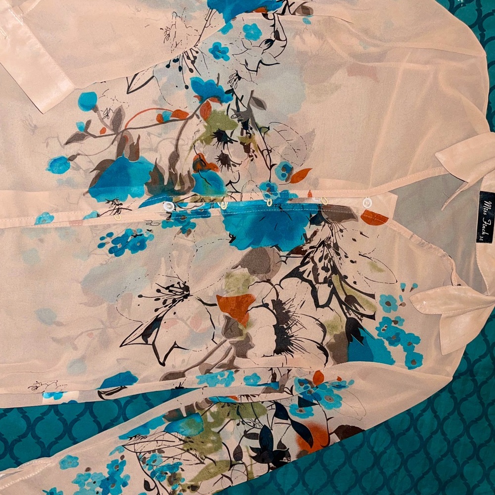 Women’s blouse size M